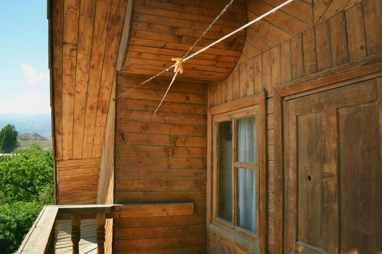 Guesthouse Bermet Tong ภายนอก รูปภาพ