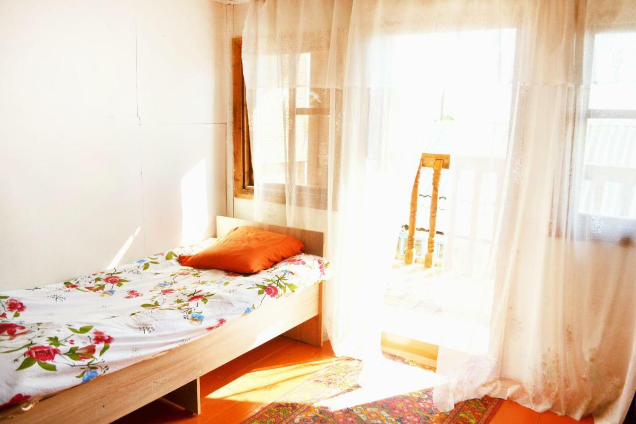 Guesthouse Bermet Tong ภายนอก รูปภาพ