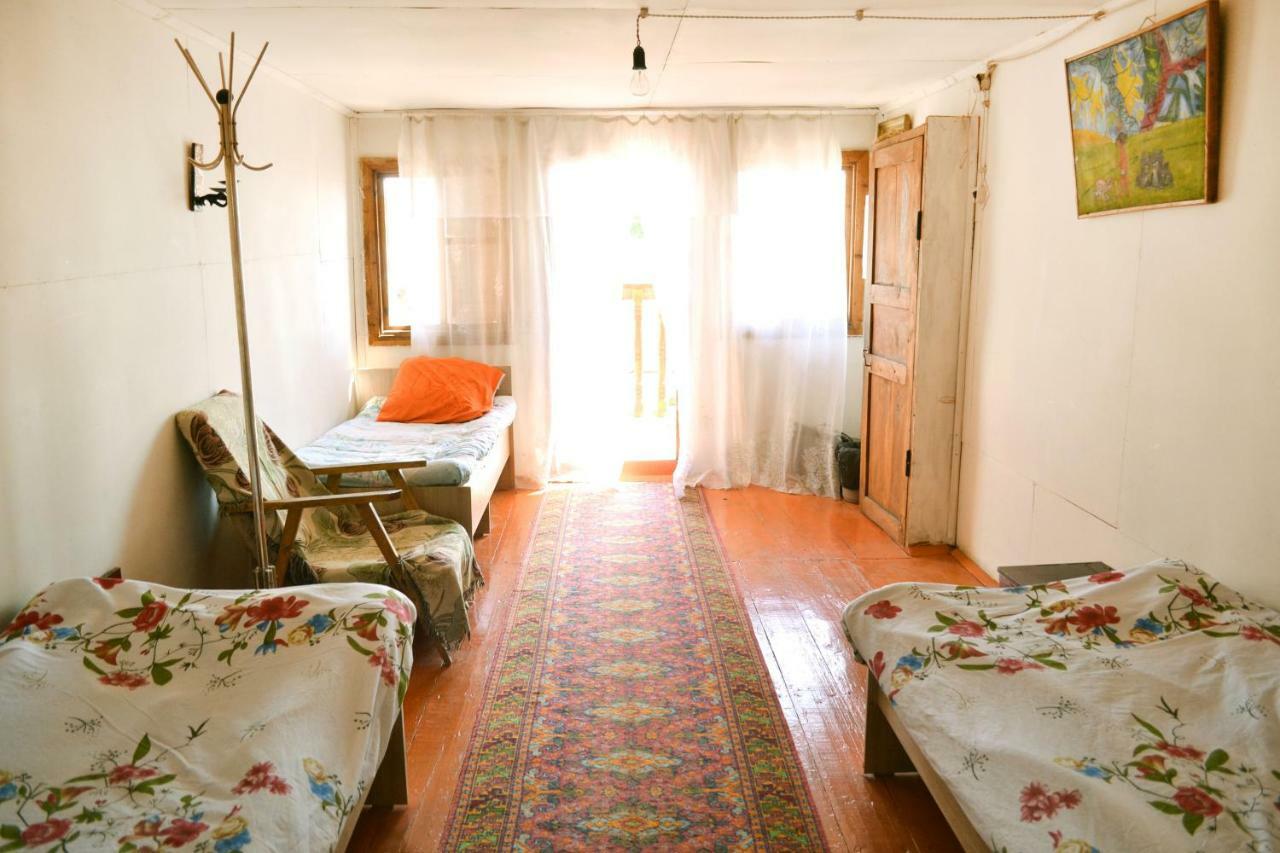 Guesthouse Bermet Tong ภายนอก รูปภาพ