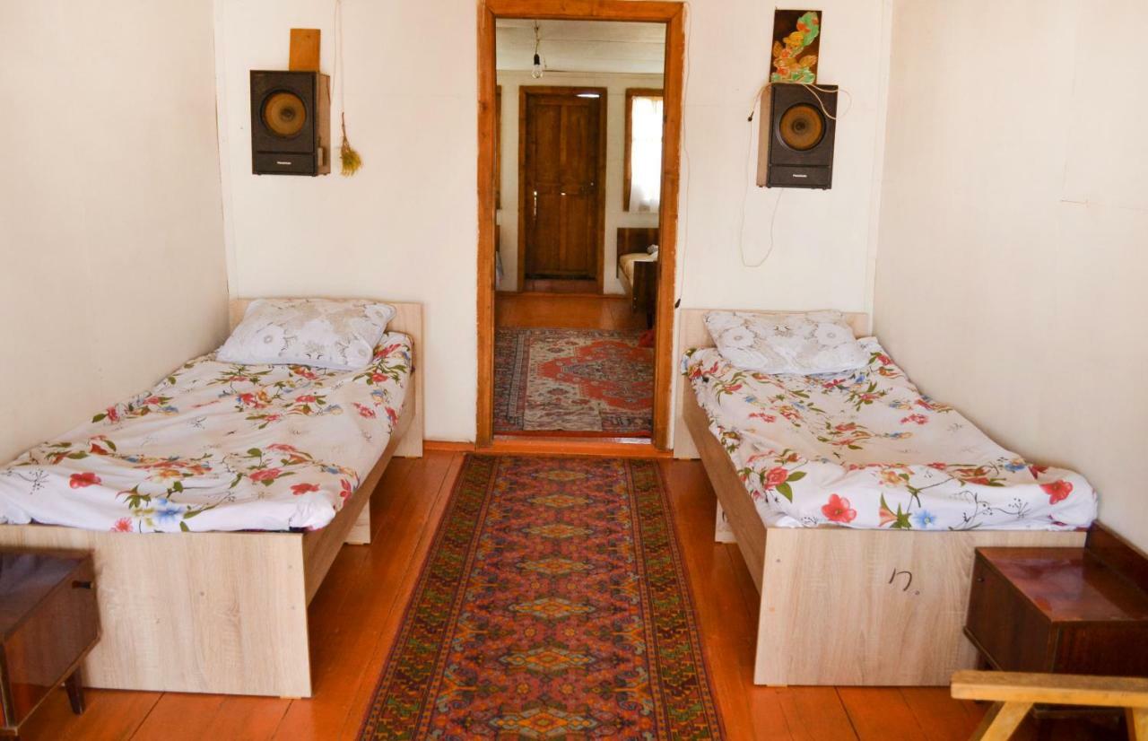 Guesthouse Bermet Tong ภายนอก รูปภาพ
