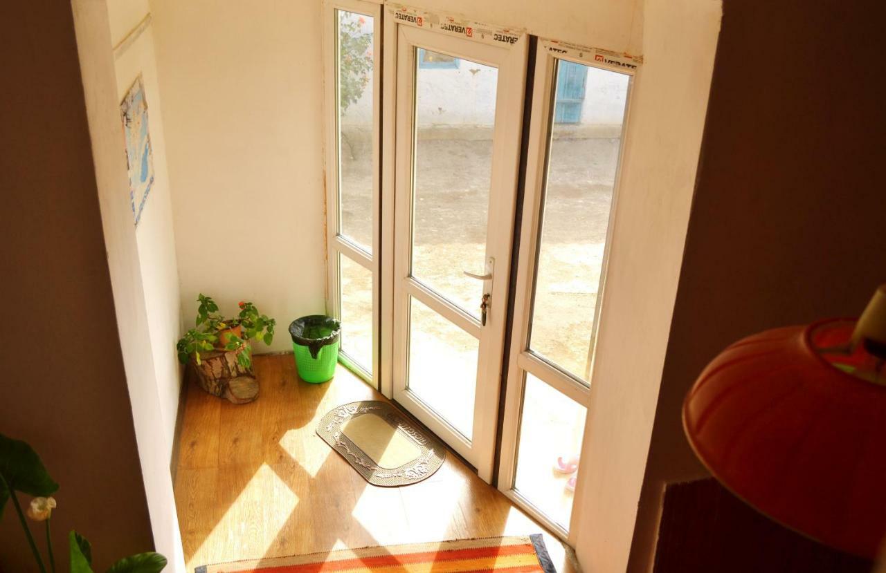Guesthouse Bermet Tong ภายนอก รูปภาพ