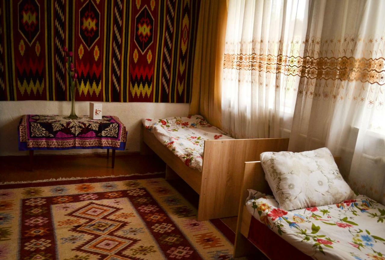 Guesthouse Bermet Tong ภายนอก รูปภาพ